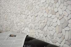 Handmuster Mosaik Fliese Flußkiesel Steinkiesel Kiesel geschnitten weiß 5 7 MOS30-IN14_m