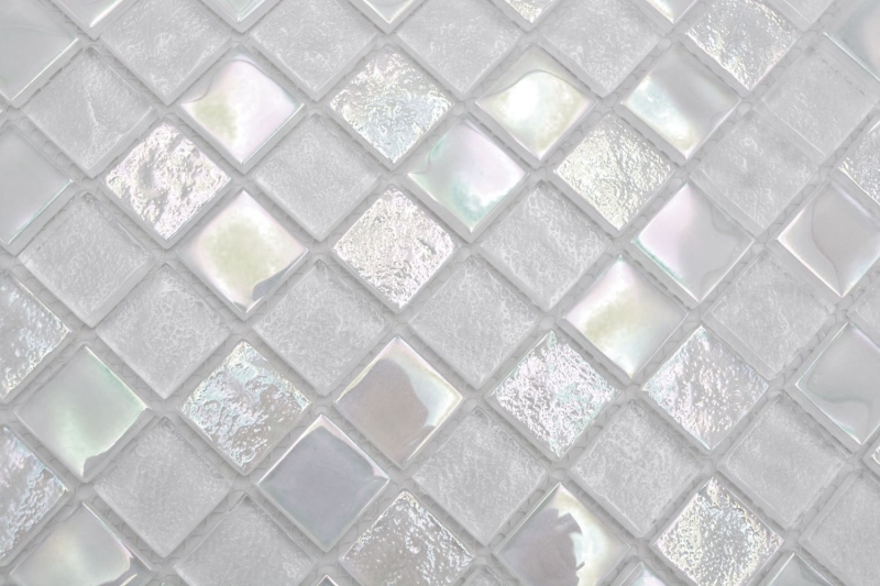 Mosaico di vetro a tessere piccole infradito iridescenti bianche multicolori MOS65-S10