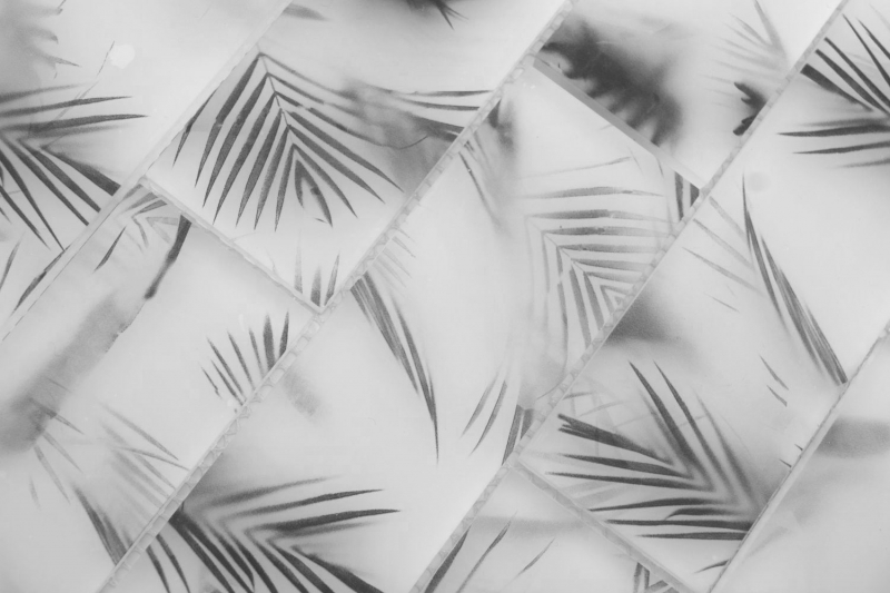 Échantillon manuel de mosaïque de verre Carreau de mosaïque composite blanc noir mat aspect feuille MOS88-FL25_m