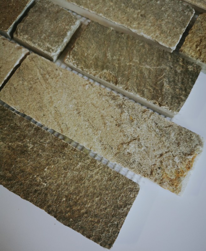 Campione a mano di mosaico in ardesia pietra naturale mattone beige chiaro MOS34-1202_m