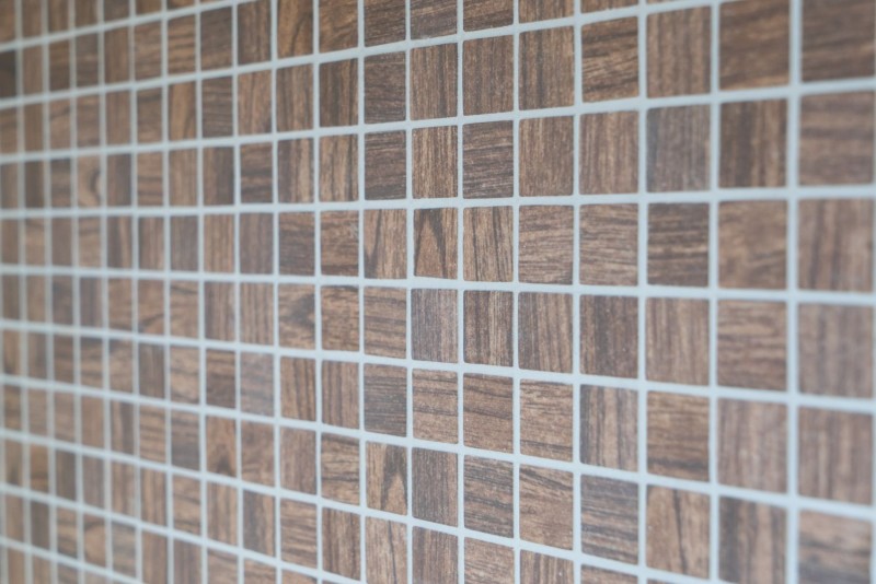 Piastrella di mosaico campione a mano ECO Recycling GLAS ECO texture legno marrone MOS63-409_m