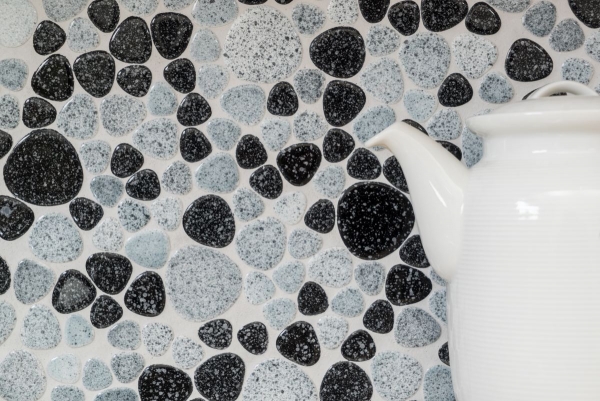 Mosaico di ciottoli dipinti a mano Pebbles grey black Spots piatto doccia backsplash MOS12-0103_m