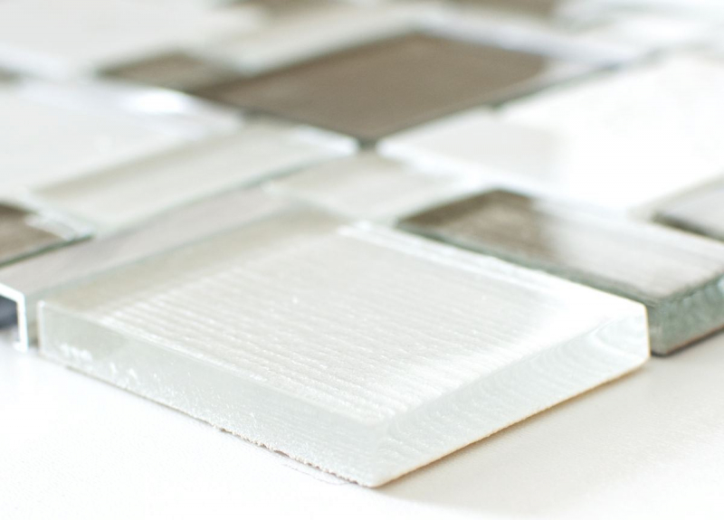 Piastrella di mosaico campione a mano alluminio traslucido come il beige chiaro combinazione di mosaico di vetro Pietra di cristallo alluminio bianco e beige MOS49-FK01_m