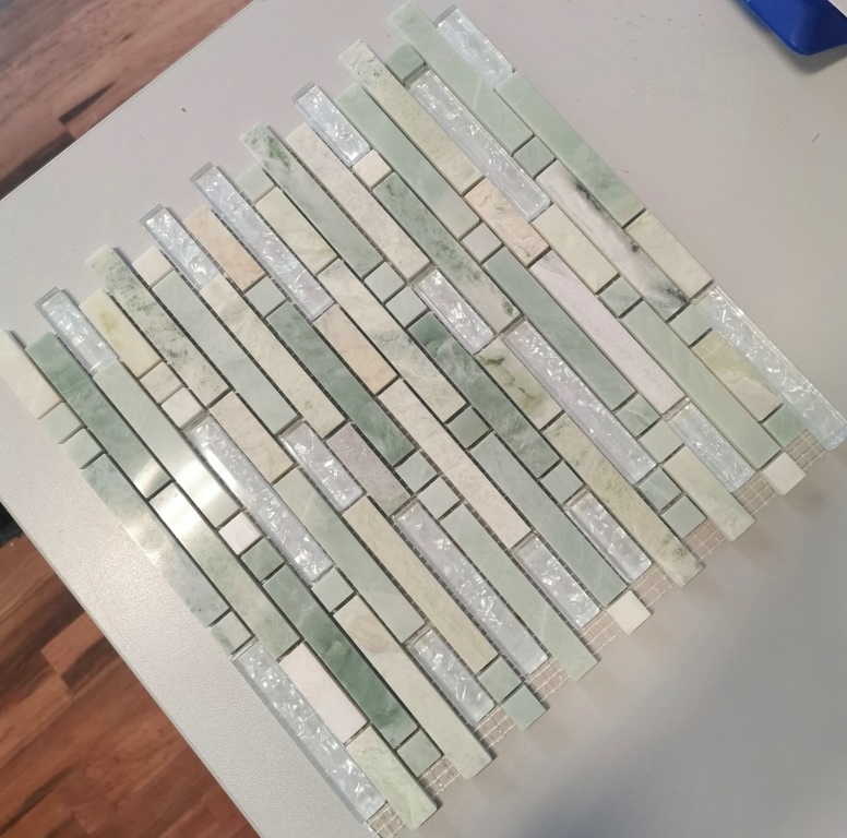 Glasmosaik Naturstein Stäbchen Mosaikfliesen cremeweiß grünstich mit Schimmer Wandverblender Küche Bad WC - MOS87-MV738