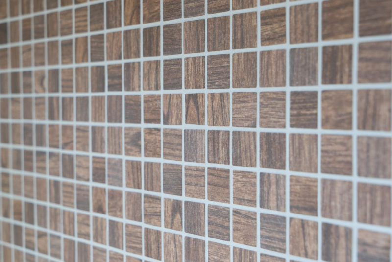 Mosaico di vetro Rivestimento sostenibile Riciclaggio legno texture marrone Schienale di piastrelle MOS63-409