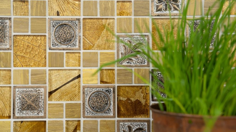 Piastrella di mosaico dipinta a mano Oro traslucido Combinazione di mosaico di vetro Cristallo Resina oro Ornamento MOS88-0790_m