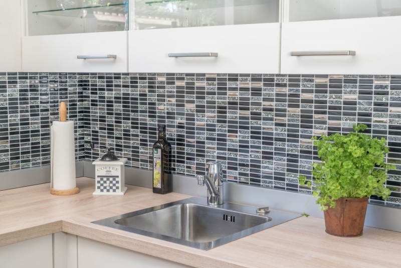 Piastrella di mosaico dipinta a mano Backsplash di piastrelle Traslucido grigio argento nero Rettangolo Mosaico di vetro Pietra di cristallo nero MOS87-SM88_m