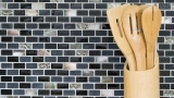 Piastrella di mosaico decorata a mano Backsplash di piastrelle Nero traslucido Brick Mosaico di vetro Pietra di cristallo Conchiglia nera MOS87-B03S_m